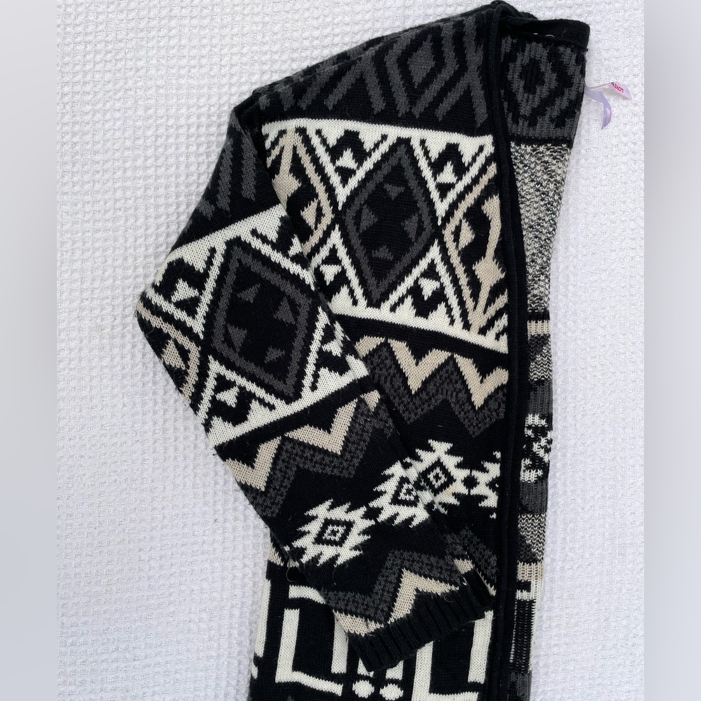 Black and Cream Aztec Warm Winter Cardigan long sweater size medium - Picture 4 of 6